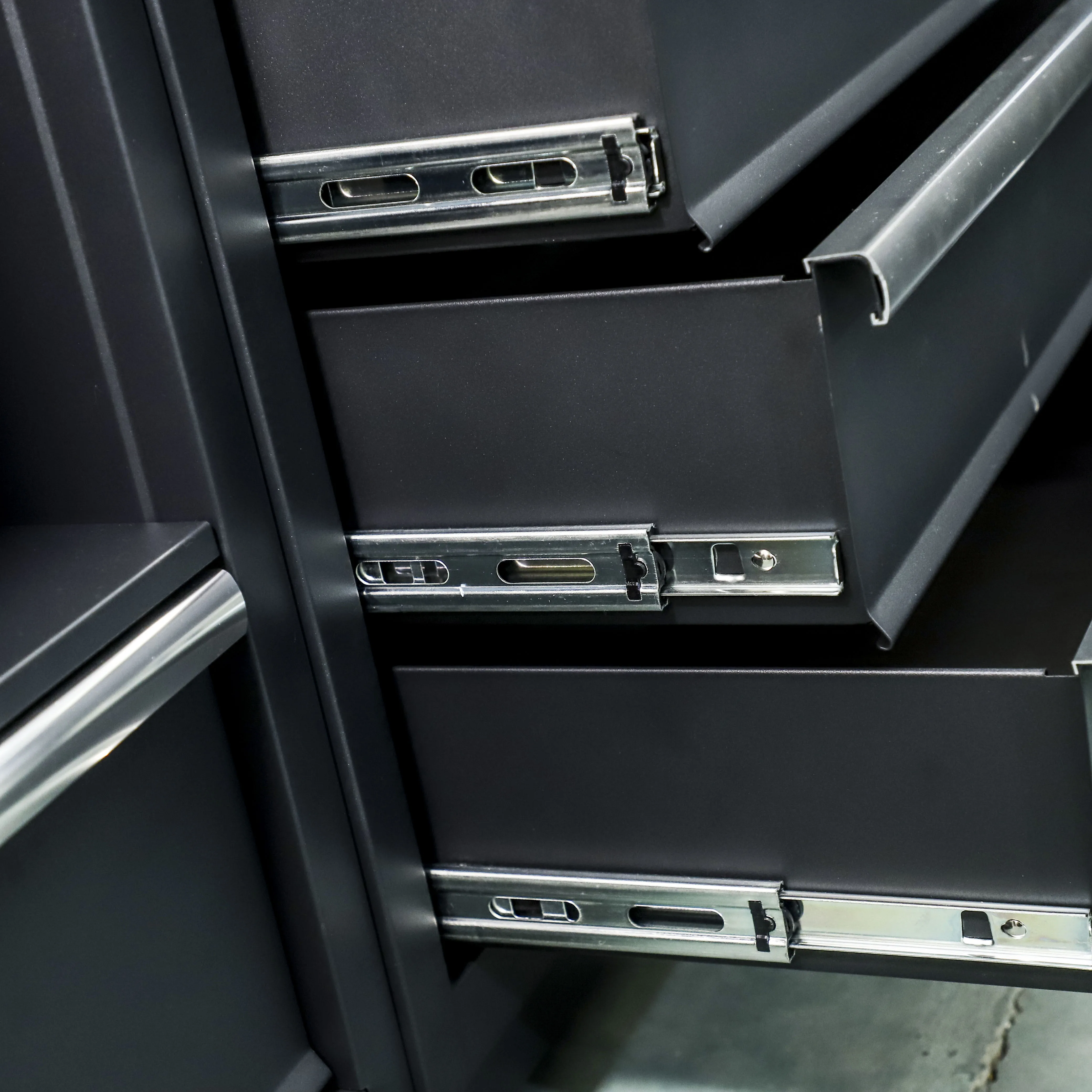 Heavy duty metal multi-function Black Garage system combination workbench & drawers cabinet trolley