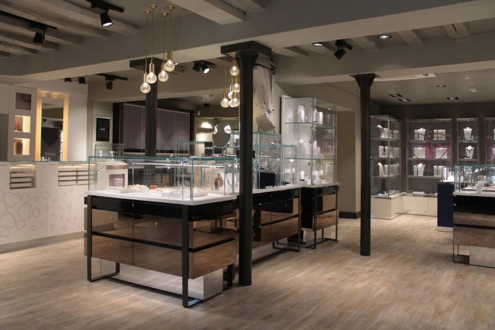 Modern Luxury Interior Showroom Design For New Jewelry Retail Stores ...