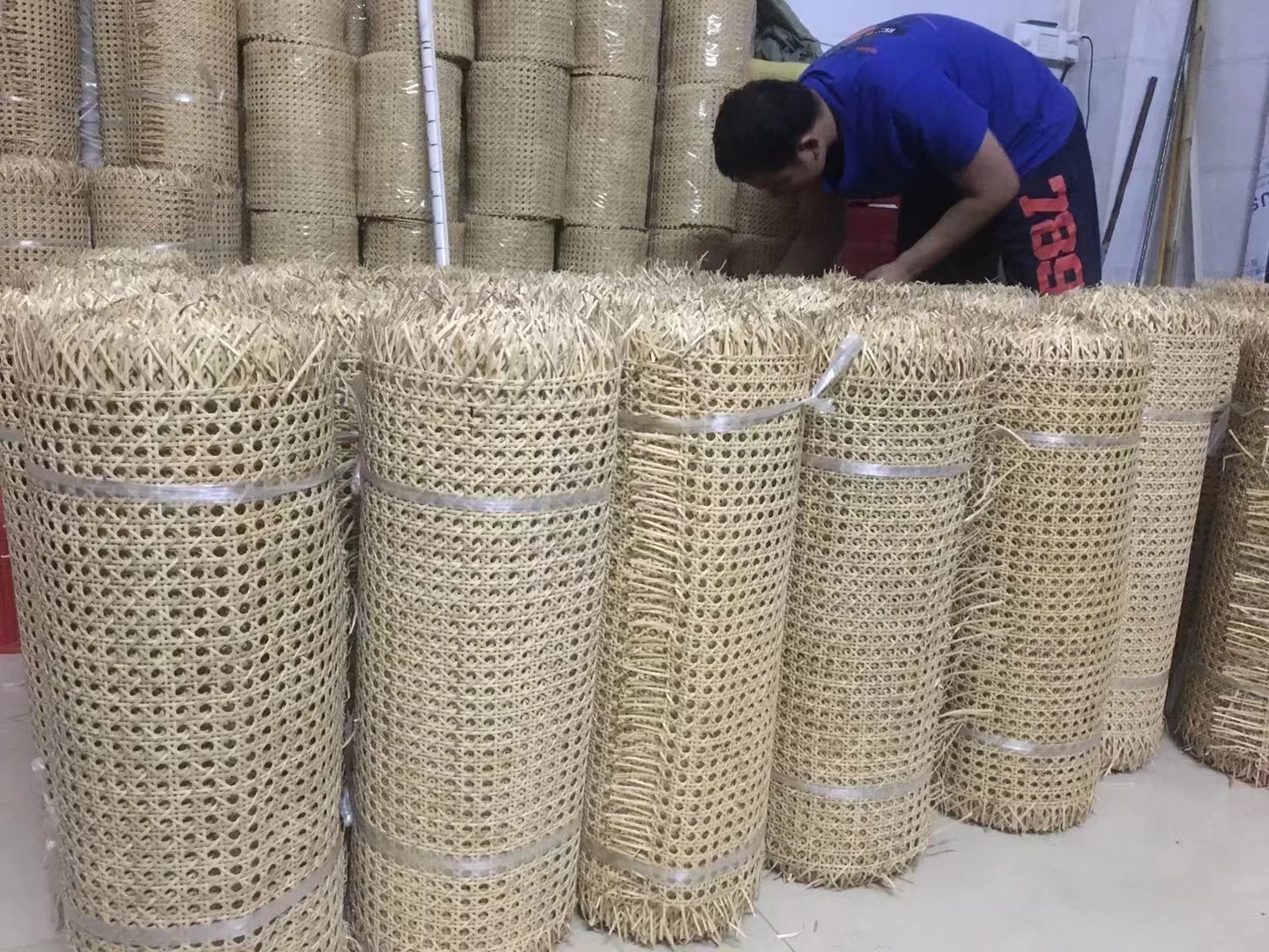 Natural+rattan+roll+fast+delivery+a+grade+rattan+cane+webbing+roll