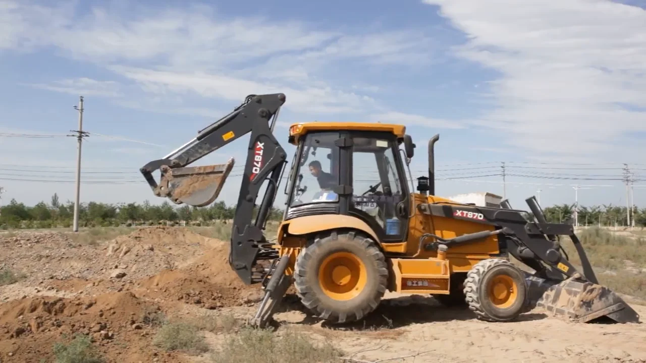 Экскаватор погрузчик xcmg xt870. Xt870 xcmg кабина. Xcmg xt870. Экскаватор погрузчик xcmg xt870. Xcmg xt870.