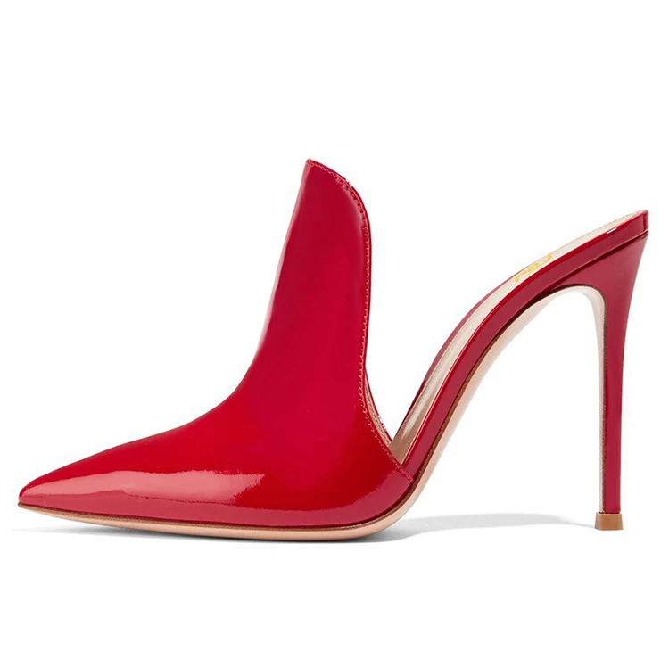 Красная конечно. Gianvito Rossi Red Shoes. Rossi Gianvito красные. Лабутен красные босоножки. Trocadero Mule Red.