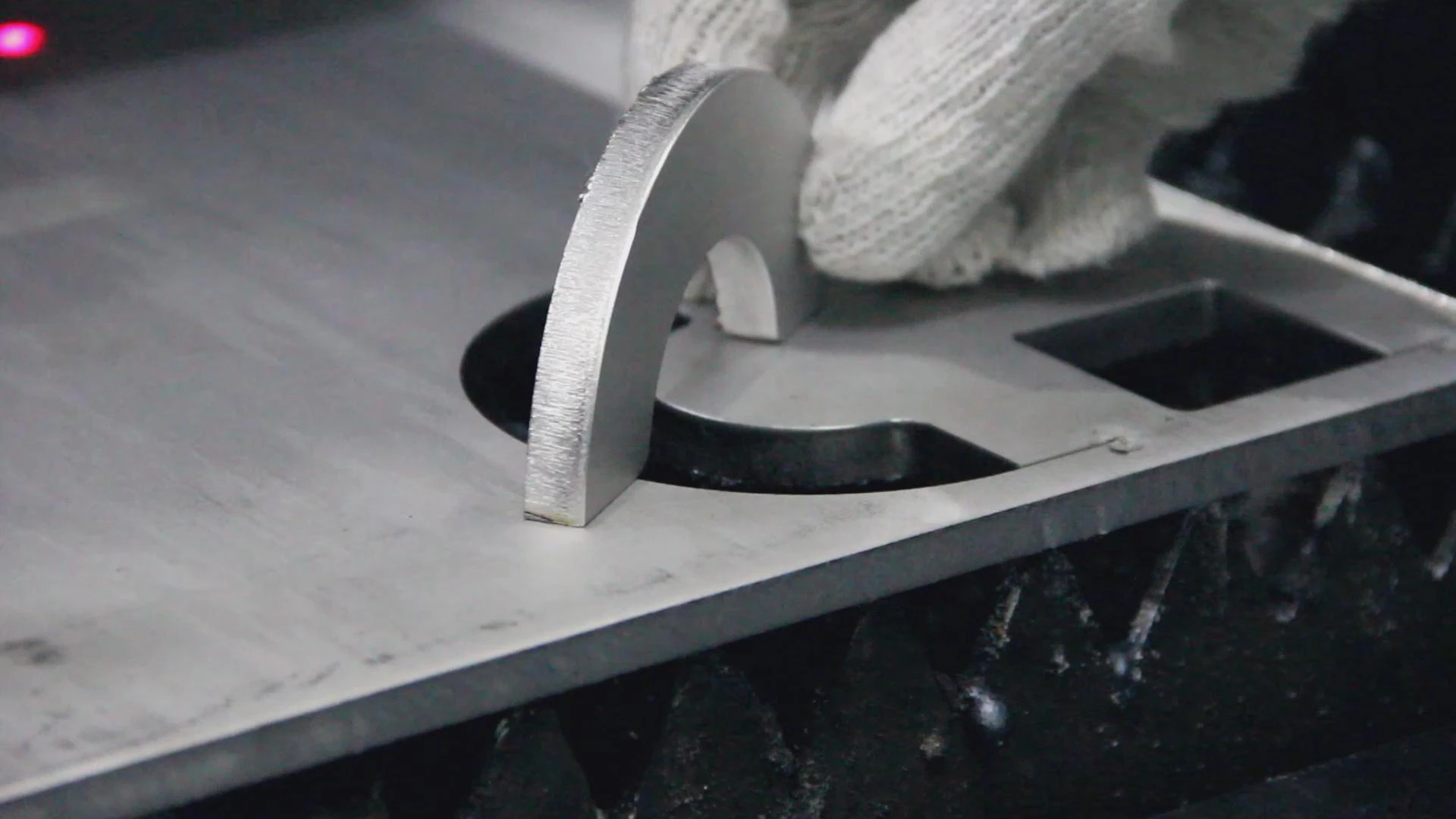 单床铜光纤激光切割机 3015 4020 6020 毫米工作区