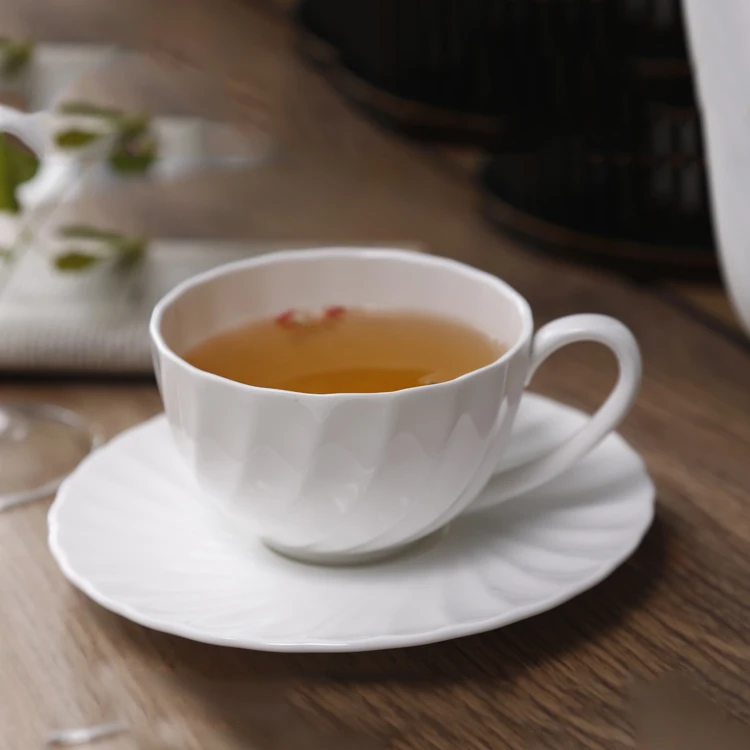 Porcelain cups with handle