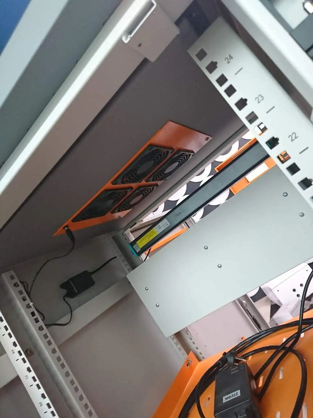 24U cabinet 
