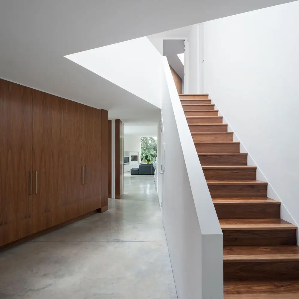 家里面直楼梯现代室内小空间楼梯不锈钢钢木直楼梯