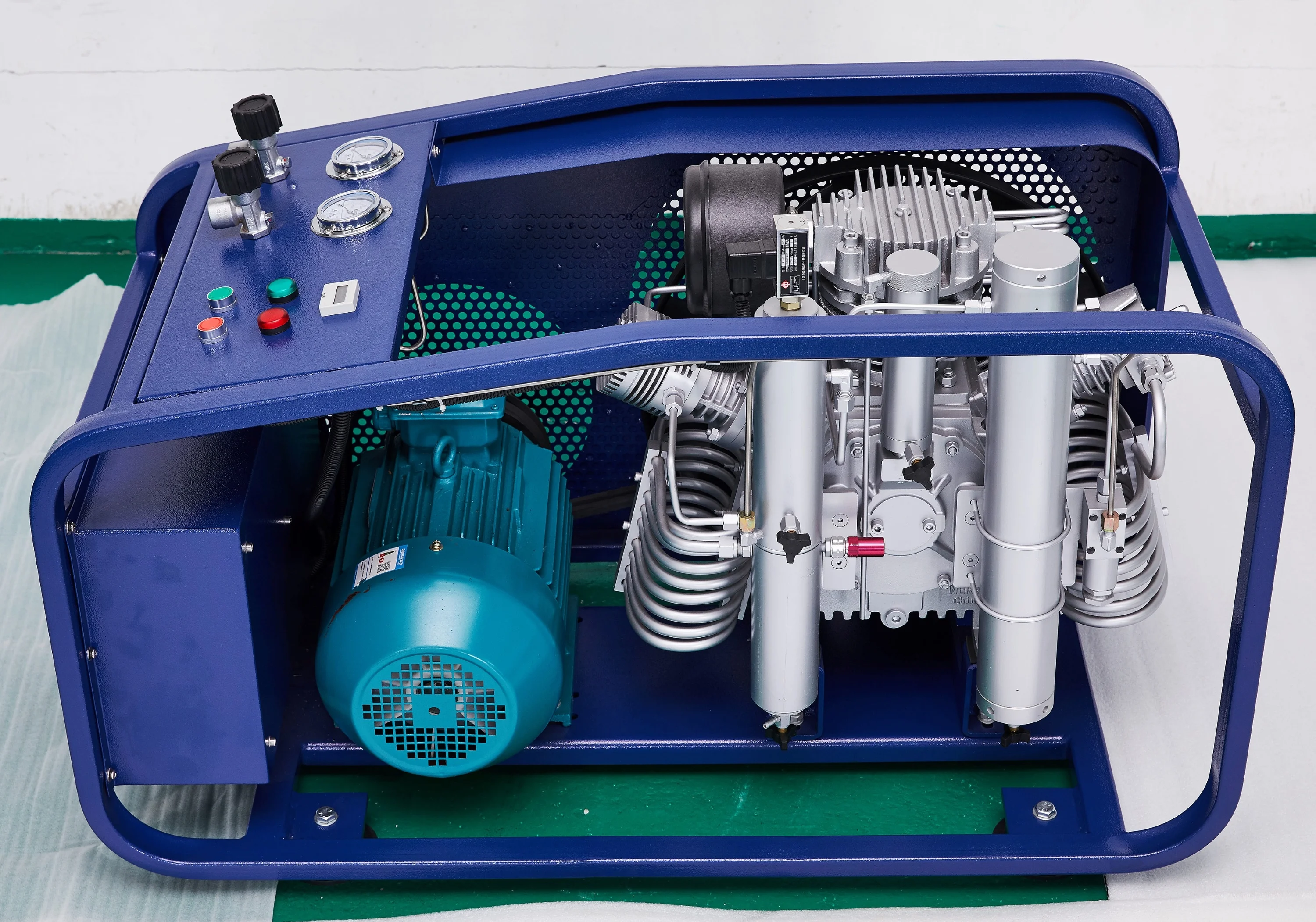 Seadweer High pressure piston air compressor for breathing apparatus