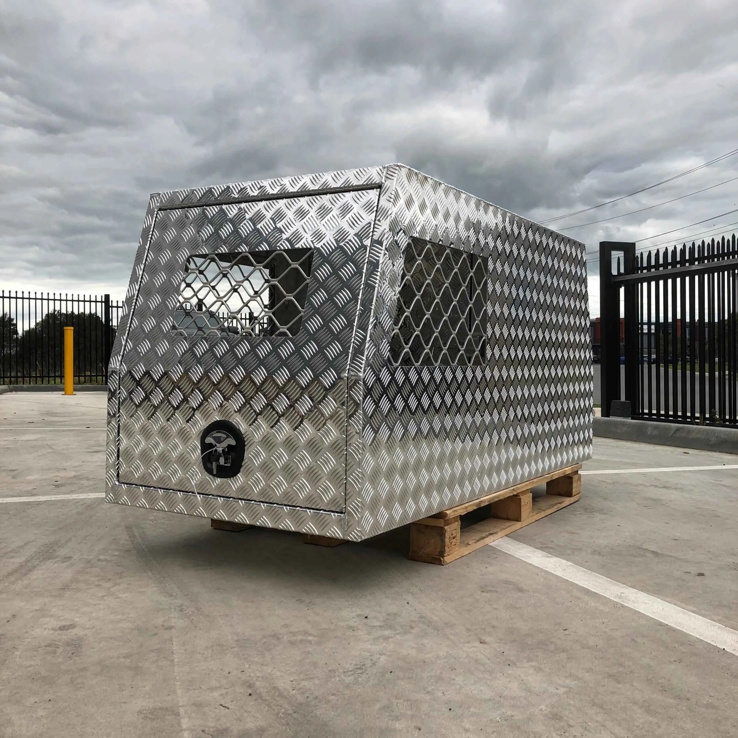 Powder Coated Alloy Tool Box With Dog Carrying Case Lightweight Half