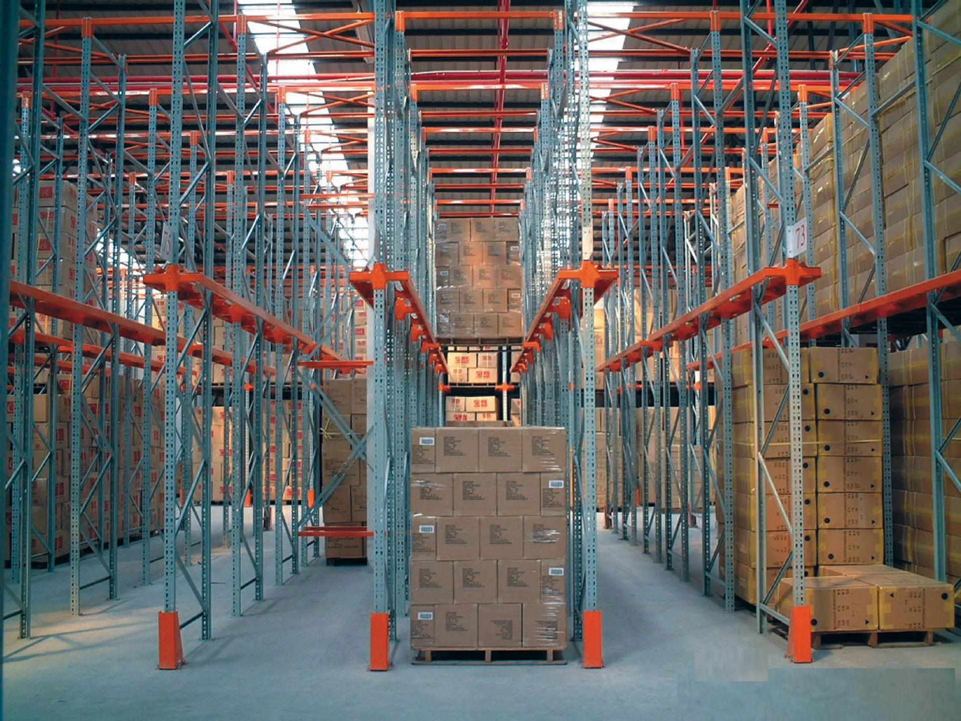 требования безопасности к стеллажам в складских помещениях