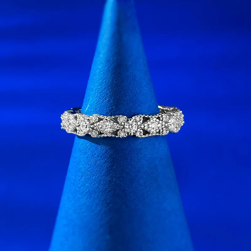 New S925 Silver Vintage Lace Ring Rhodium Plated Lab Diamond Fashionable Light Luxury Style Hollow Diamond Design