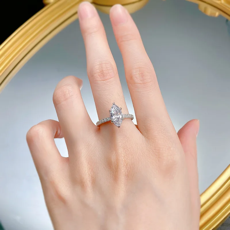 S925 Sterling Silver High Luster Platinum-Plated Diamond Vintage Crown Goddess Horse Eye Simple Couple Design Gemstone Fine