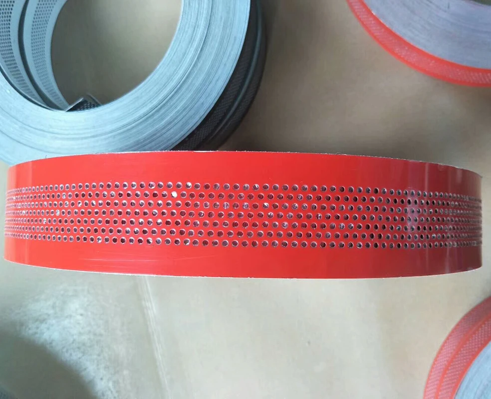 通道字母的穿孔铝线圈