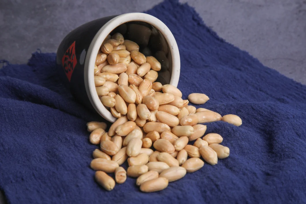 blanched salted peanuts