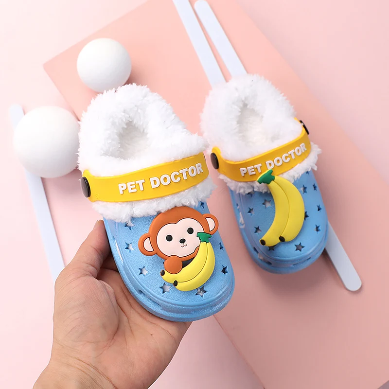 
Factory Price RTS Kids Four Seasons Hole Shoes Cute Animal Pattern PVC Children Garden slppers with Fluff 