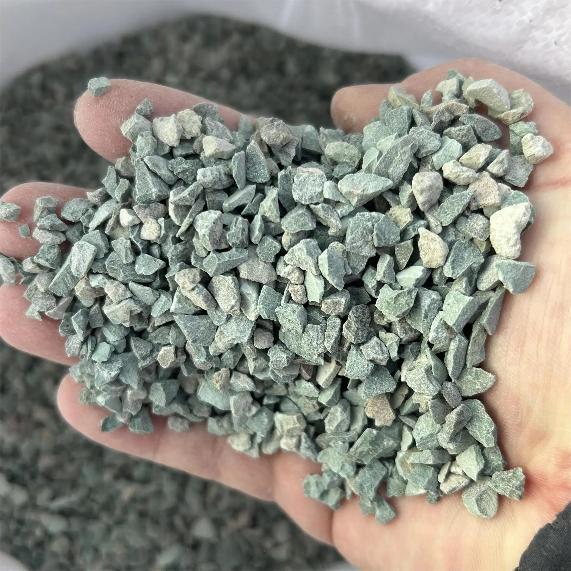 Wholesale Price 1-3 cm Natural Zeolite Granules for Water Purification manufacture