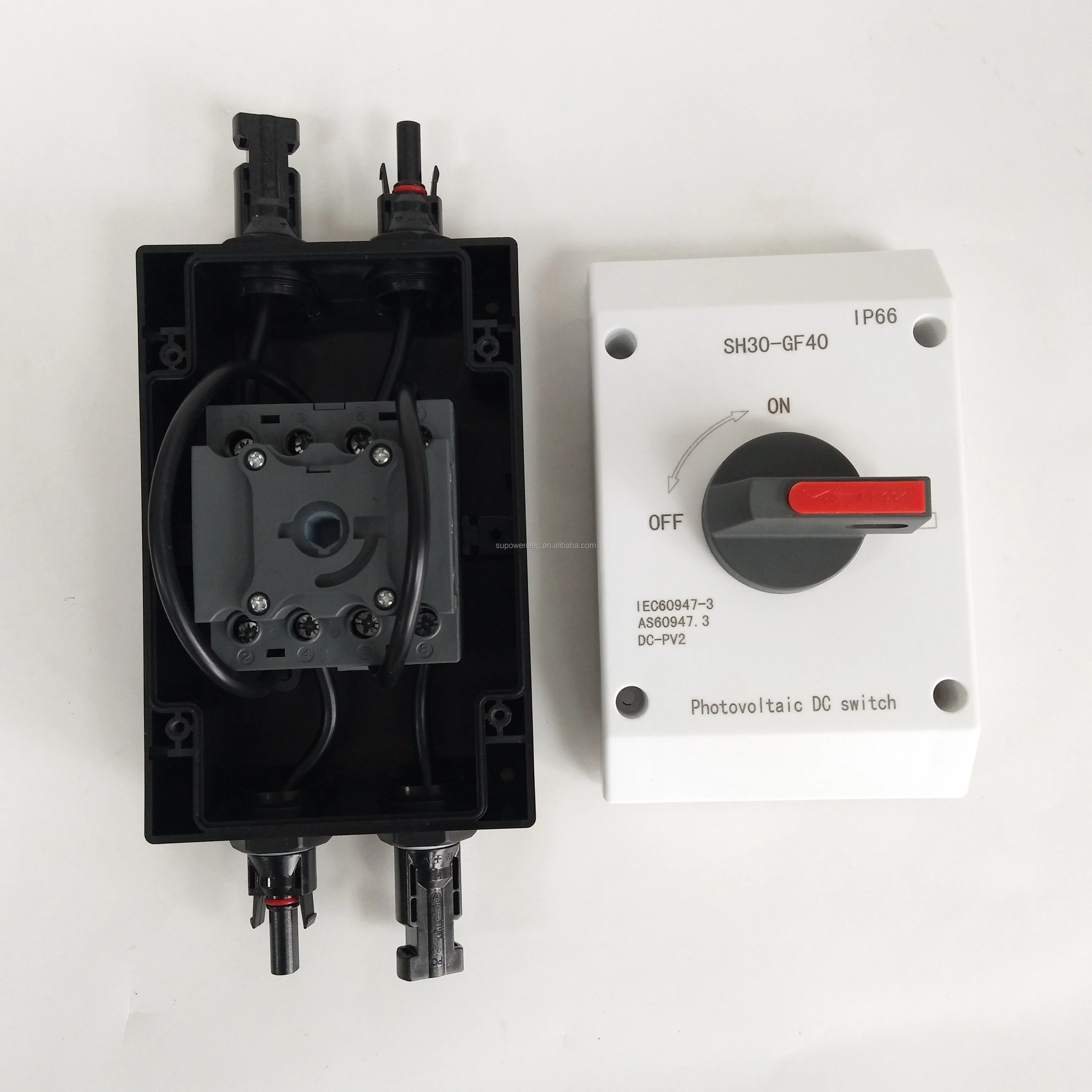 Waterproof IP66 High performance Solar DC 1500V 40A PV Photovoltaic Isolator Isolating Switch with 2 pairs SOLAR Connectors