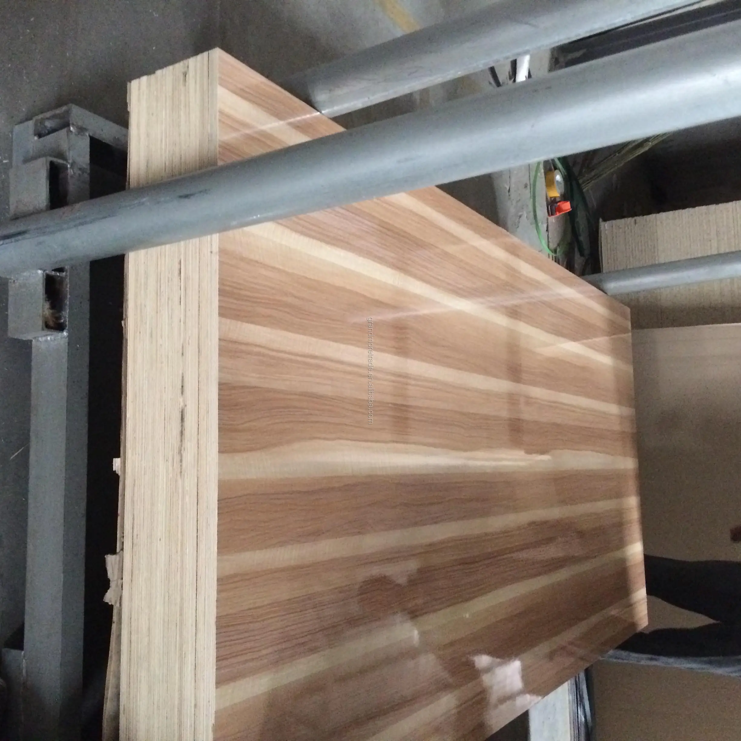 High Glossy Warm White Fingerjoint Core Melamine Plywood For