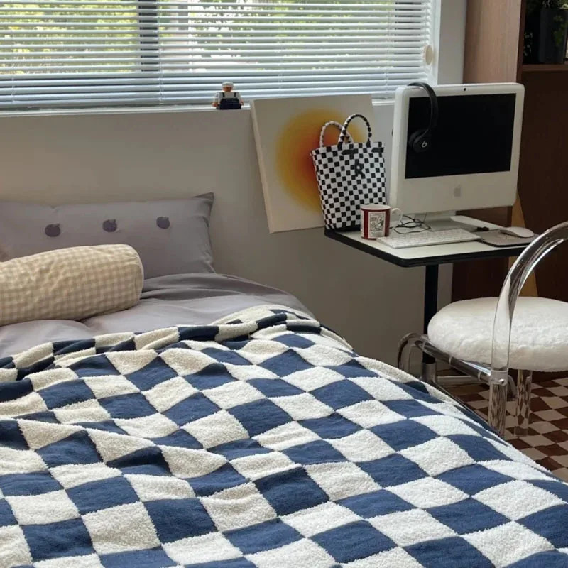 Cuddly Modern Style Soft Couch Bed Ultra Velvet Knitted 100% Polyester Eco-friendly Embroidered Throw Blankets Women Mothers