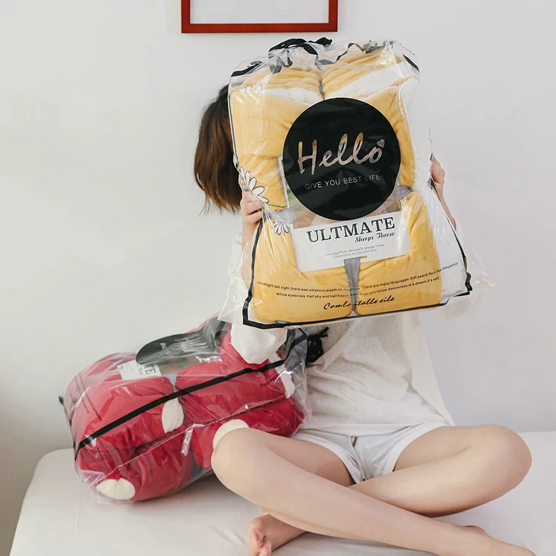 Ins Small Fresh Style White Strawberry Pattern Lambskin Double Layer Good Sleeping Warm Winter Blanket