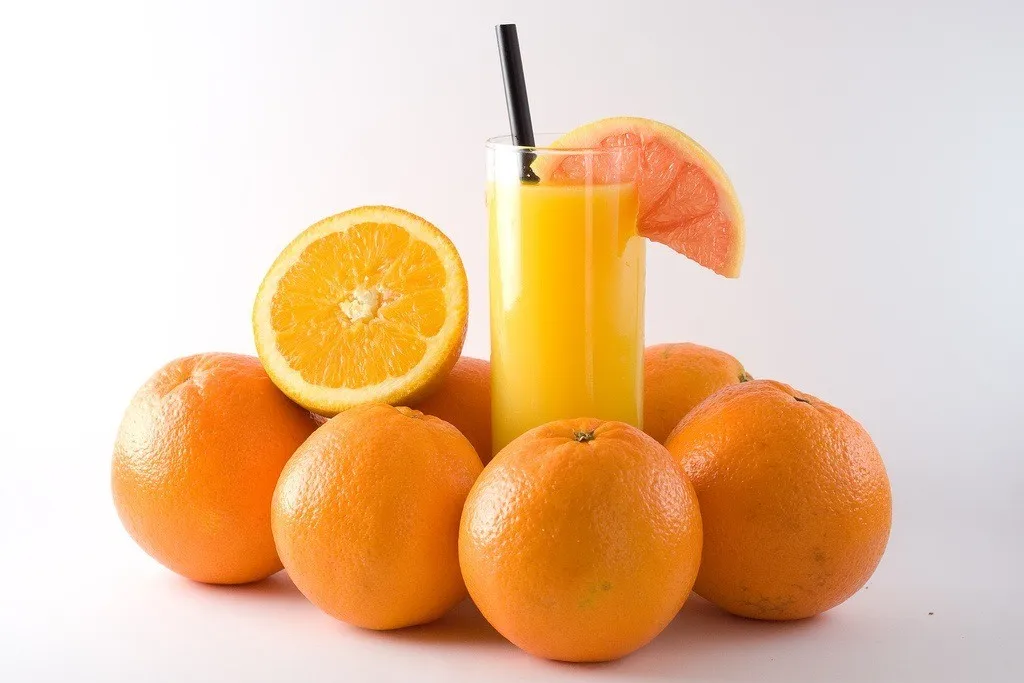 Можно есть апельсины вечером. Апельсиновый сок. Апельсиновый Фреш. Цитрусовый сок. Апельсины для сока.