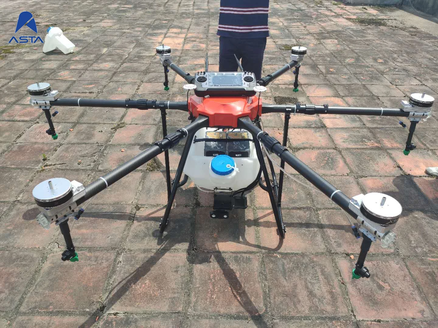 China 30l Huge Capacity 30kg Payload Agricultural Sprayer Drone With