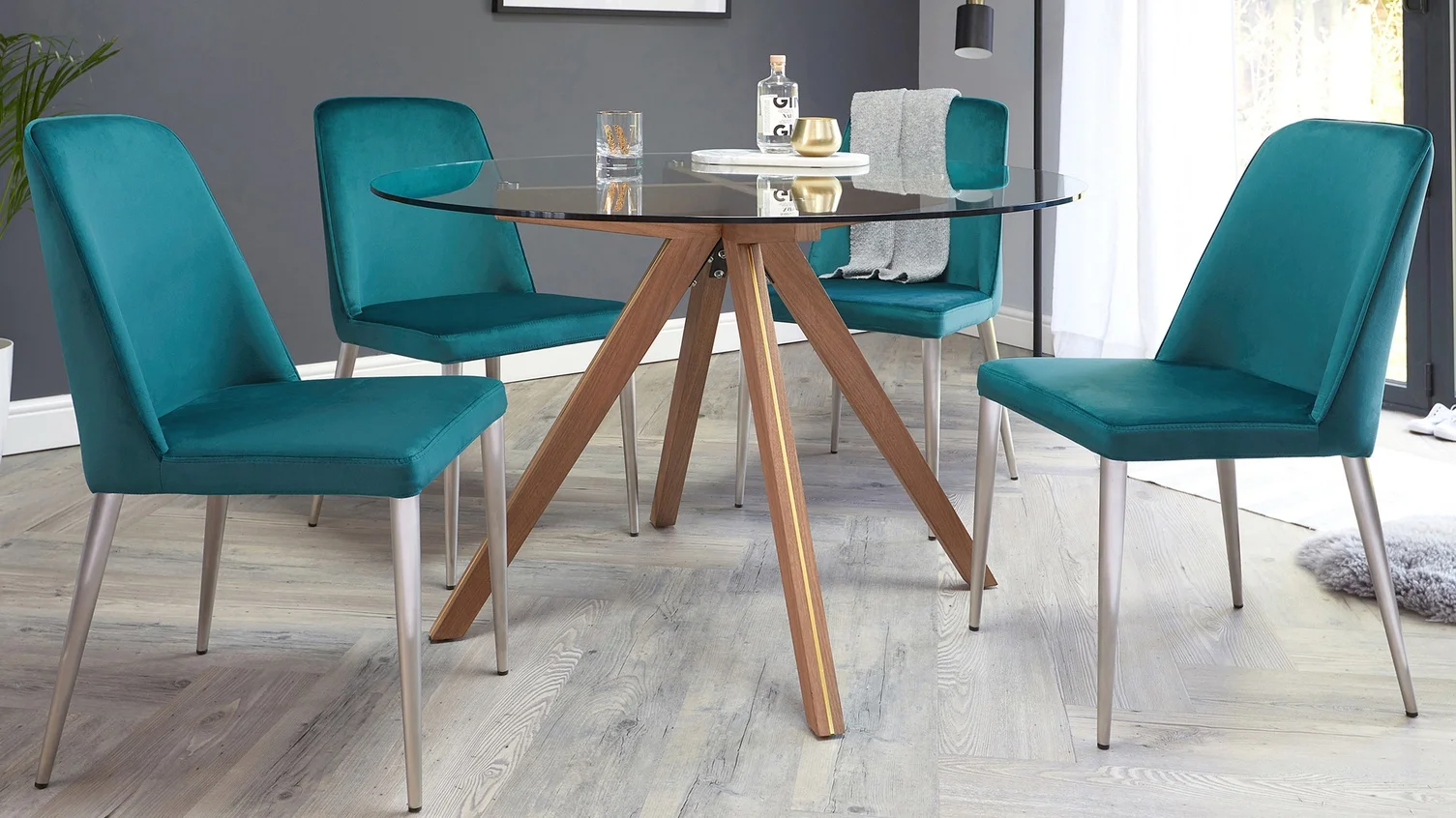 Round Extendable Dining Table Seats 10 Rooms To Go Outlet Dining Room