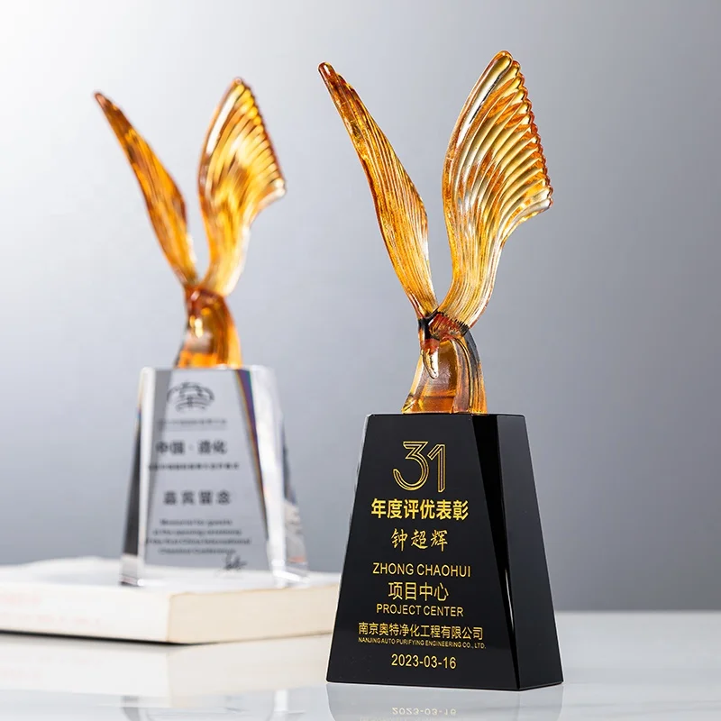 2024  Eagle Shape Color Glaze trophy champion award Professional Manufacturer glass trophy for Creative Eventsts Souvenirs gift factory