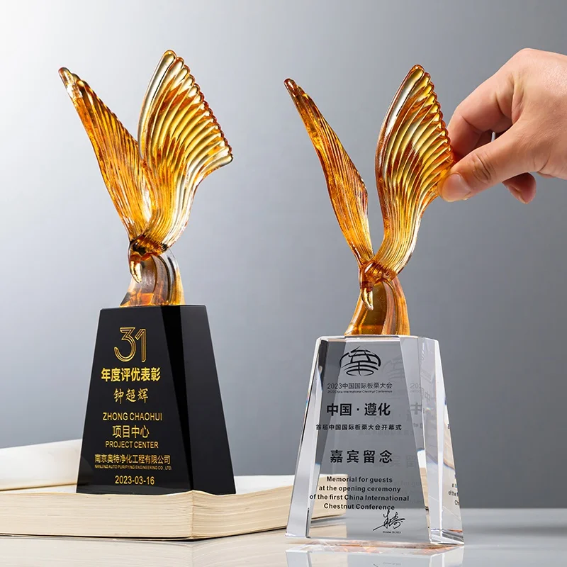 2024  Eagle Shape Color Glaze trophy champion award Professional Manufacturer glass trophy for Creative Eventsts Souvenirs gift manufacture