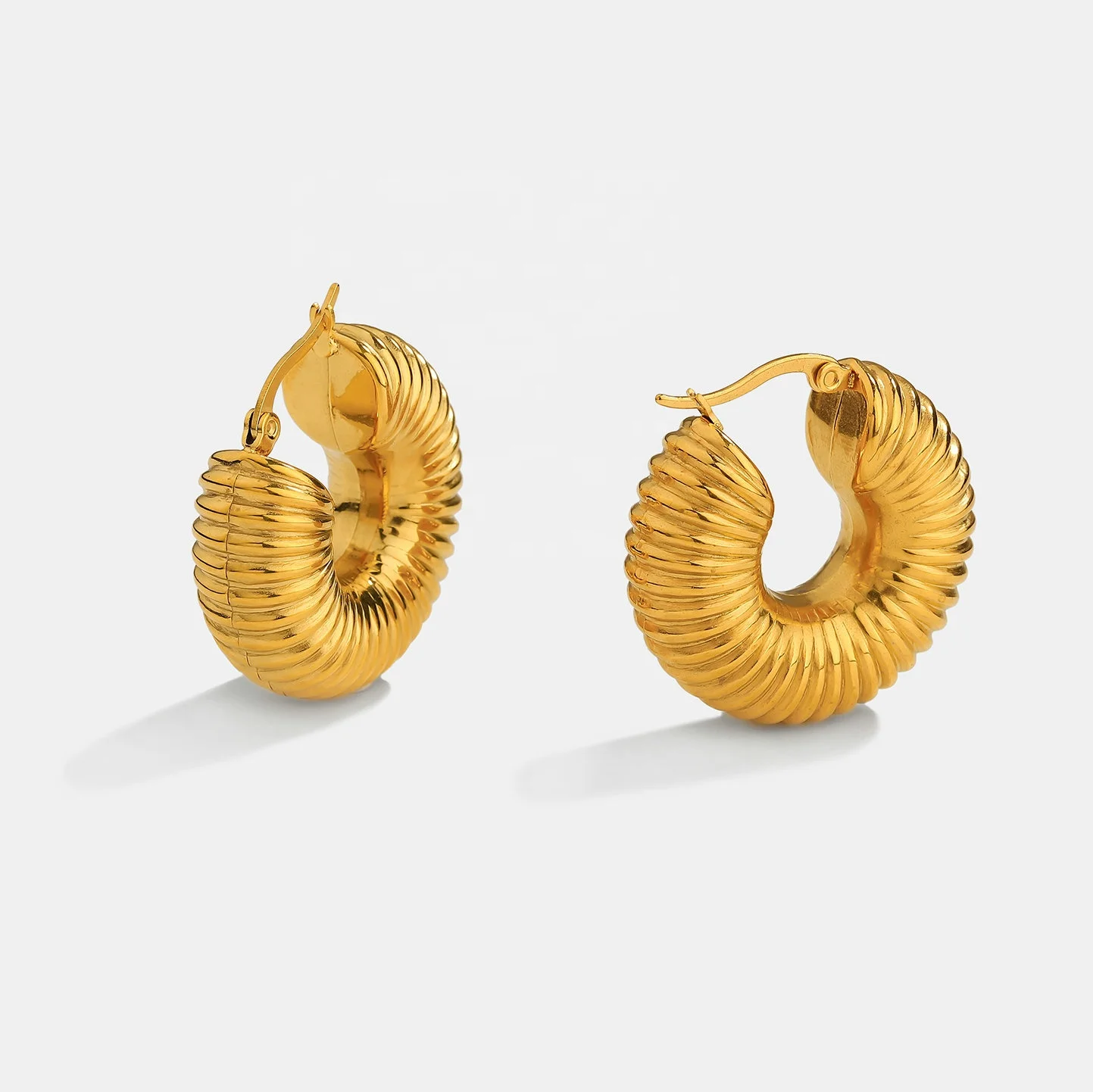 2021 new titanium steel Snail shell hollow statement chunky earrings stylish 18K Gold plated stainless steel hoop earrings
2021 new titanium steel Snail shell hollow statement chunky earrings stylish 18K Gold plated stainless steel hoop earrings