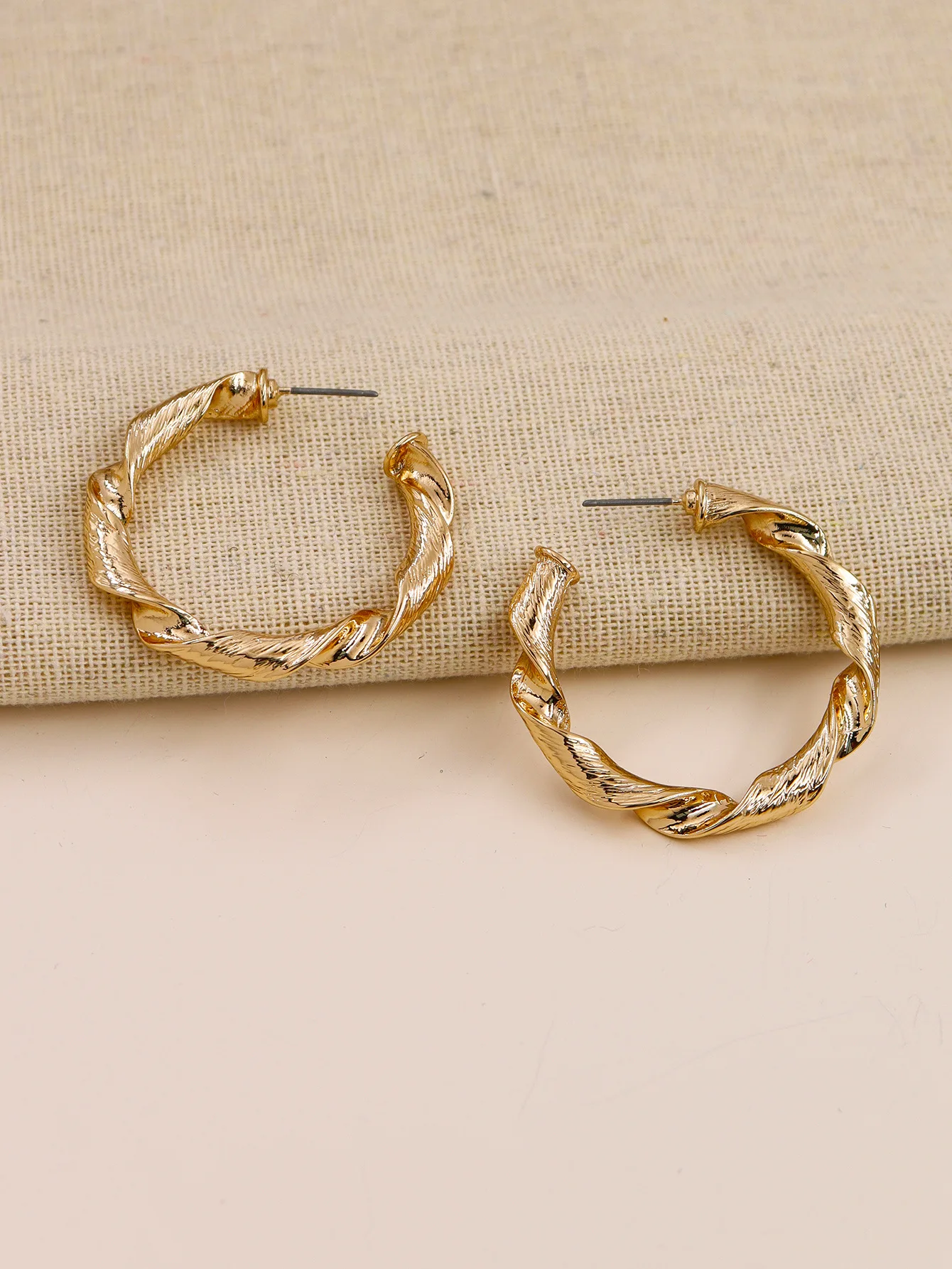 创意时尚14k镀金扭曲圆圈耳钉几何c形圈圈耳环