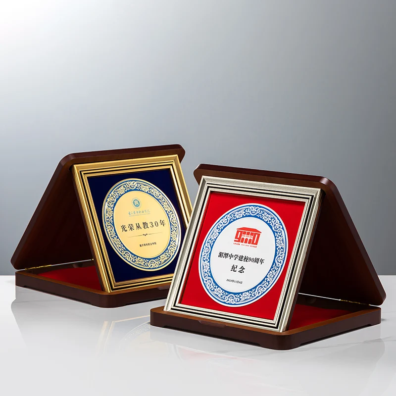 High Demand Round Shield Plaque with Wooden Box for Employ of The Year Awards for Export from China manufacture