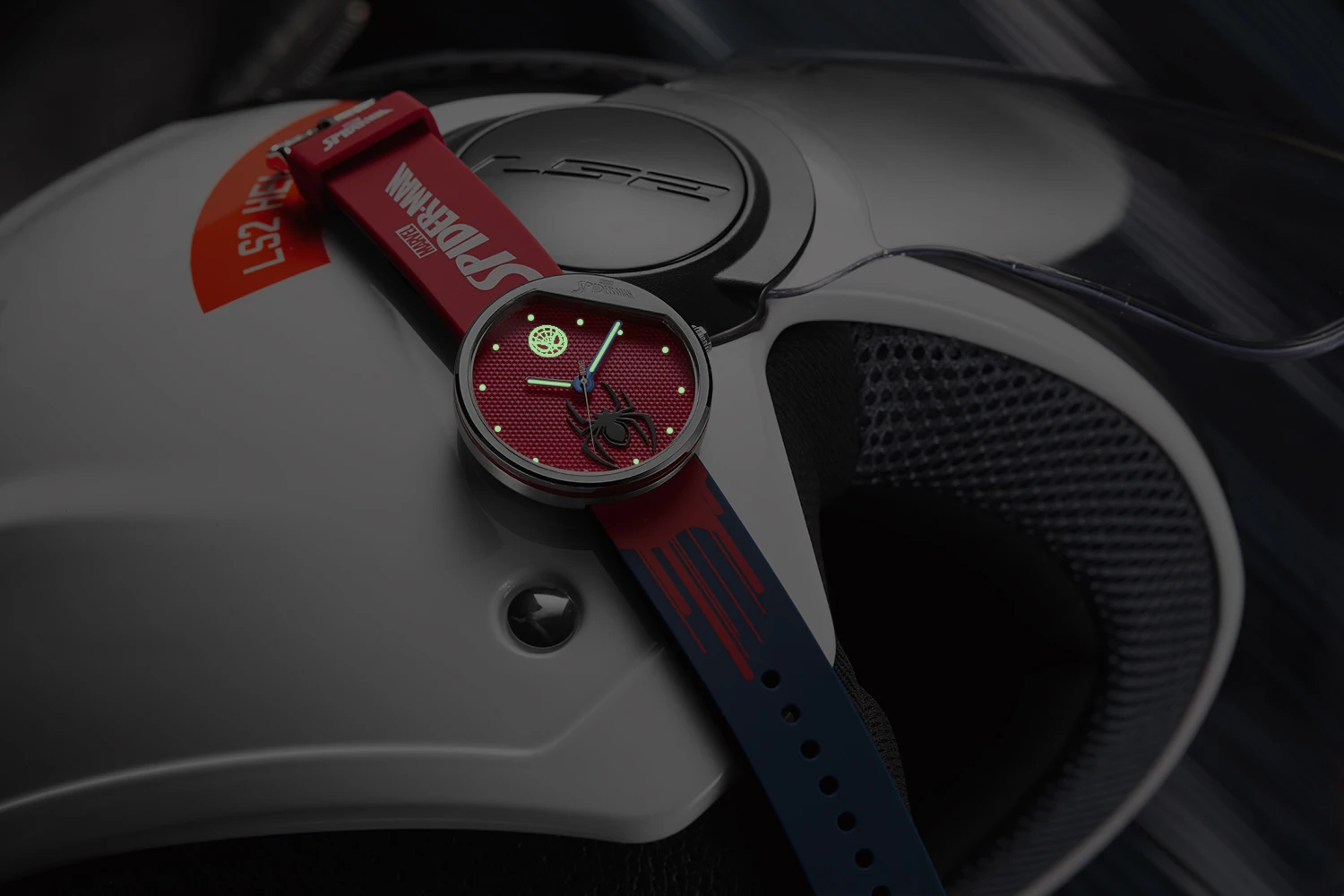 热销全球品牌标志雕刻圆形不锈钢手表女性