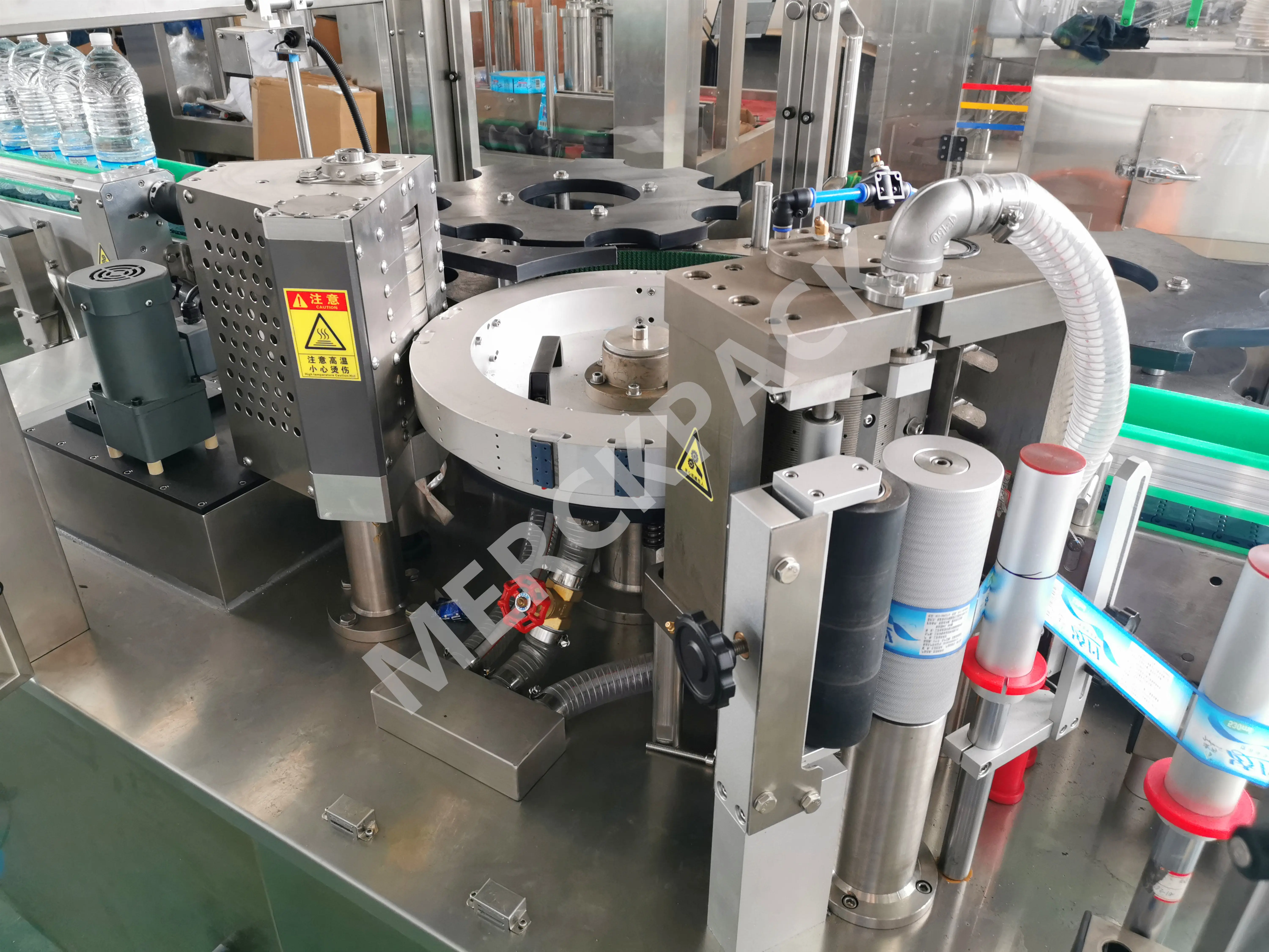 自动opp 热熔胶贴标机用于玻璃 pet 罐圆形瓶或方形瓶塑料标签涂药器