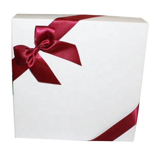 wrapping box with ribbon