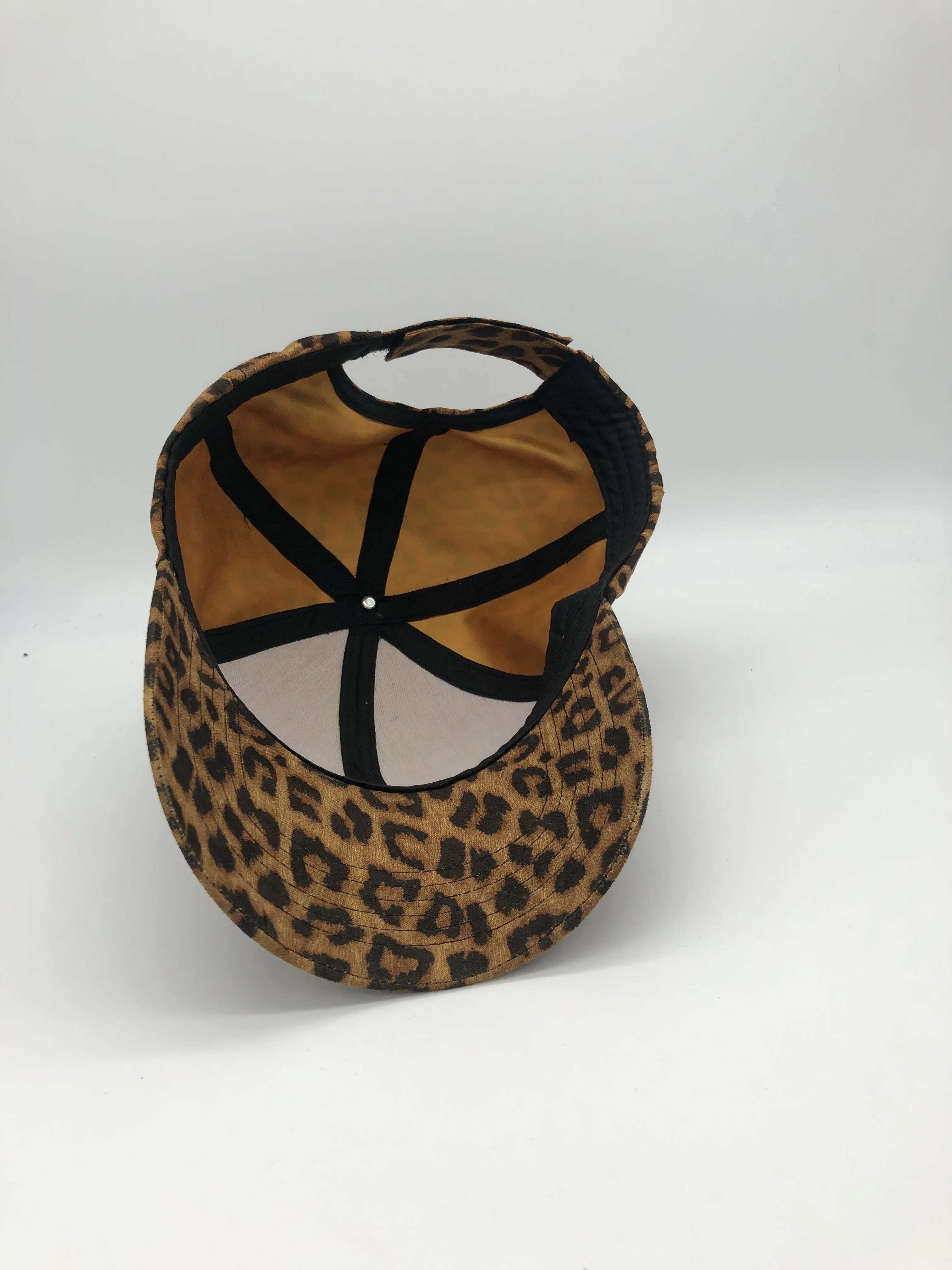 Wholesale In Stock Blank Leopard 6 Panel Baseball Caps And Hats Custom