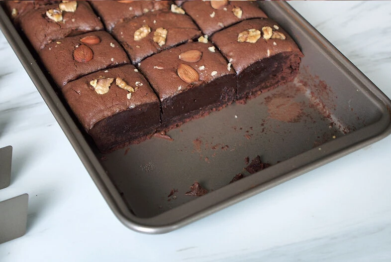 Non Stick Carbon Steel Divided Cake Brownie Pan With Box Packaging