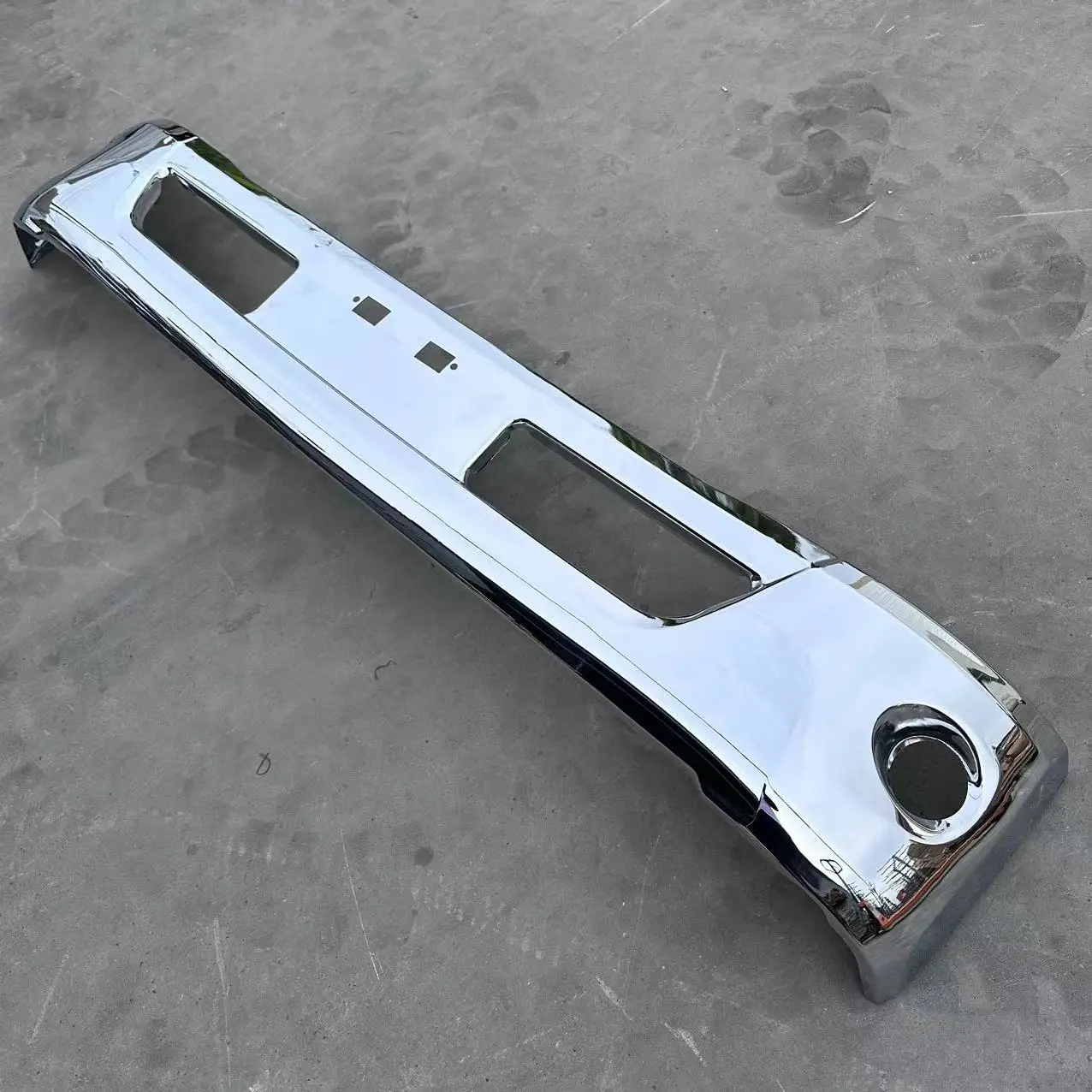 GHCD New Product /high Quality/factory Price Japaese Truck Hin 300 Wide Body Parts Chrome-plated Bumper details