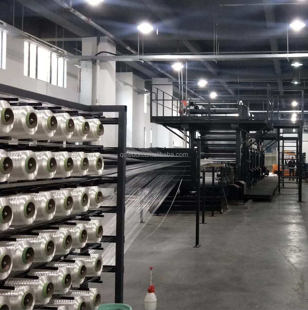 t700 3k单向碳纤维预浸布织物制造机生产线