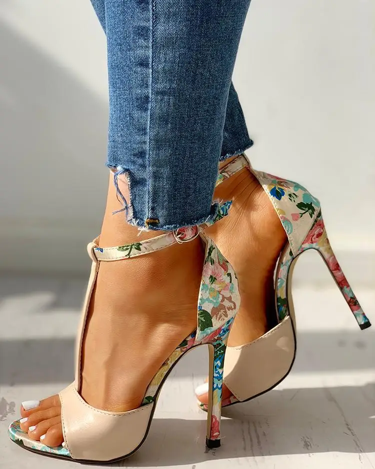zapatos altos de mujer