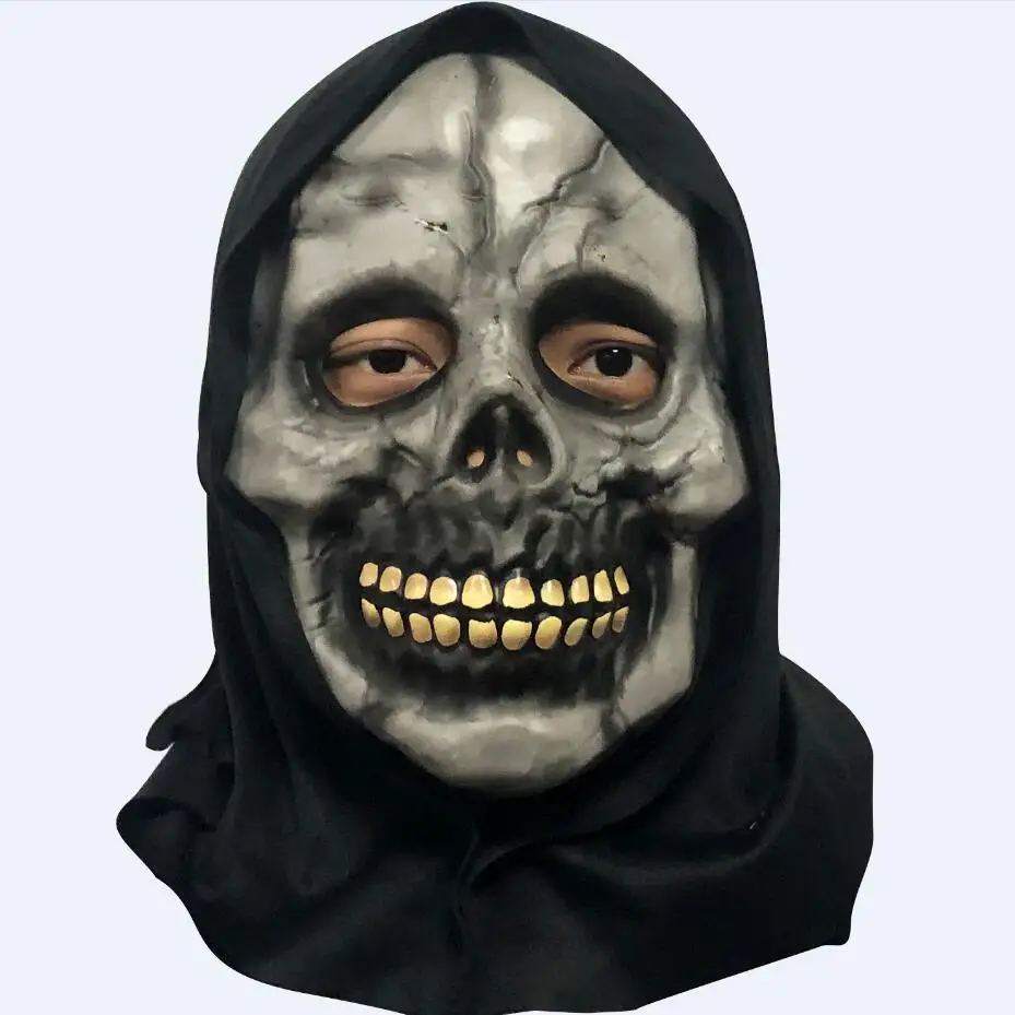 灰色骨架万圣节硅胶派对面具的男人