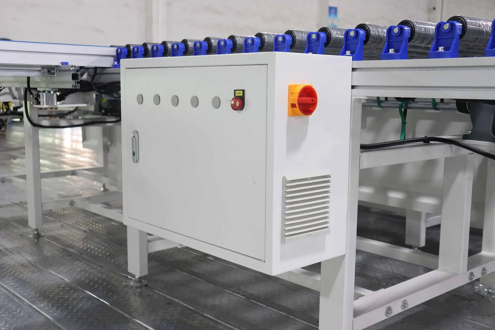 Hongrui Cnc Drilling And Cutting Machine Portable Roller Conveyor manufacture