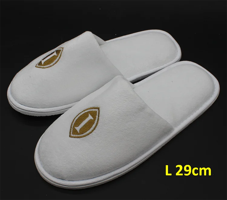 Тапочки в единственном. Adanex bio тапочки. Тапочки резиновые. Одноразовые тапочки. Puma leadcat suede.