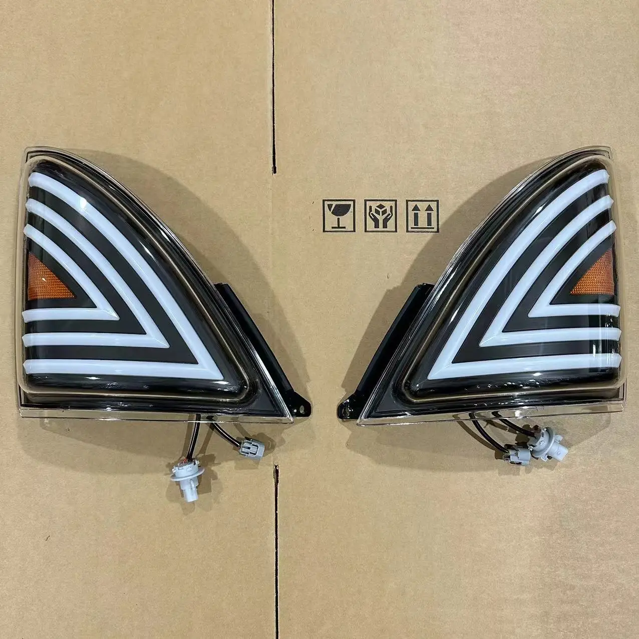Japanese Truck HIN 500/700 2023 New LED  Corner Lamp manufacture