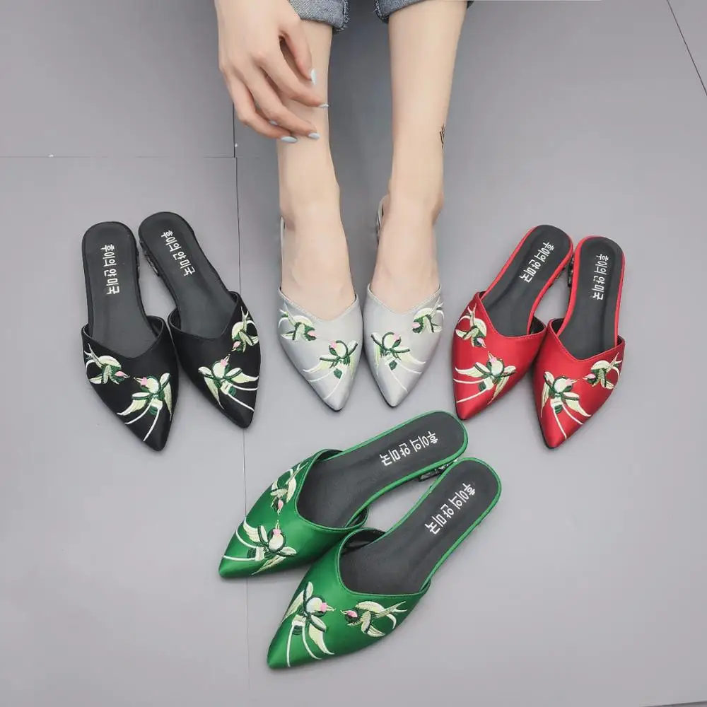Tip embroidered slippers female outside wearing cool slippers outdoor low-heeled embroidered bun spout half slippers