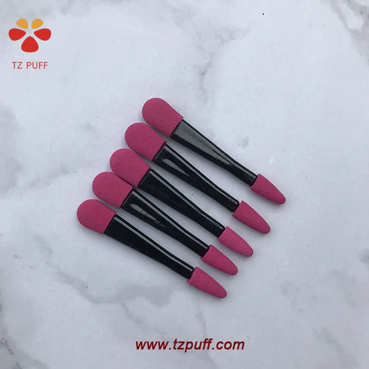 eyeshadow applicator