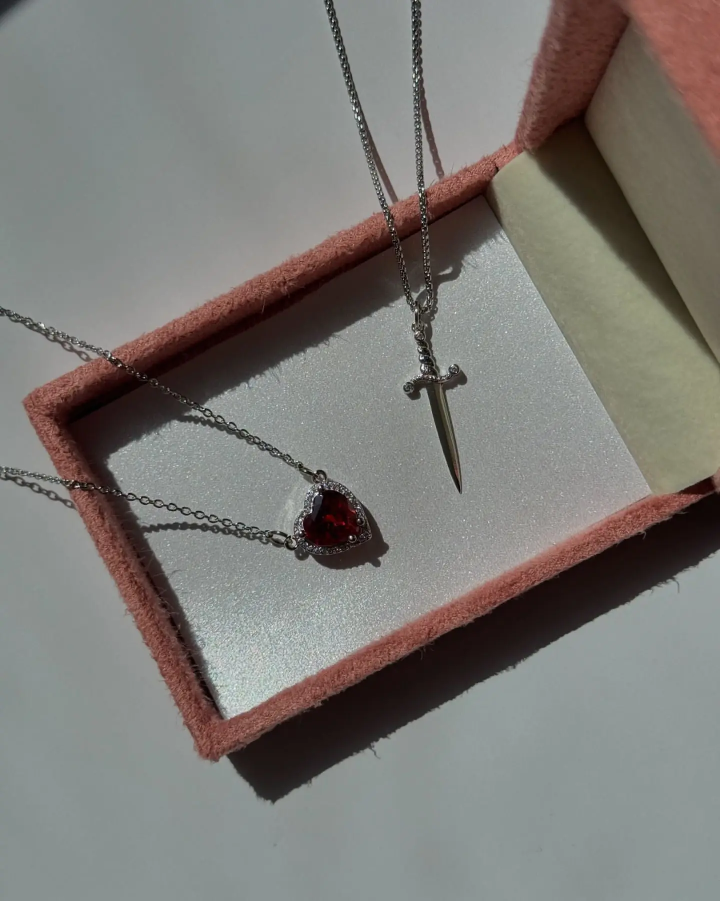 European American Women's Retro French Necklace New Hot Cross-Border Fashion Pendant Red Crystal Love Dagger Alloy Heart Shape
