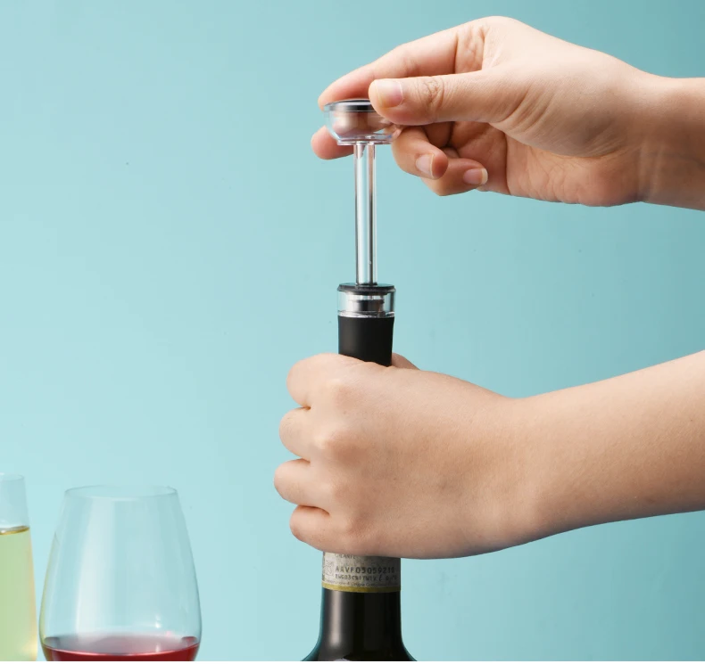 Wine Gift Set, Includes Electric Wine Bottle Opener, Wine Aerator, Vacuum Wine Preserver, Bottle Stoppers, Foil Cutter ＆ Charging Base並行輸入 - 1