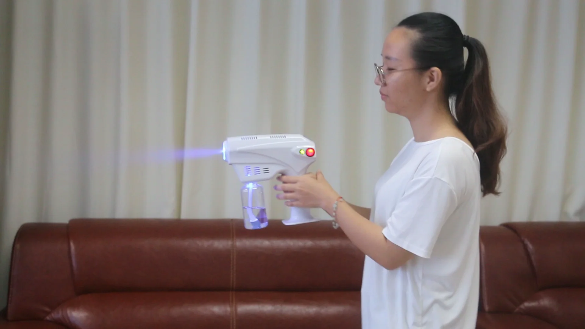 多功能便携式静电喷雾器蓝色白光消毒纳米雾化器消毒喷雾器喷枪