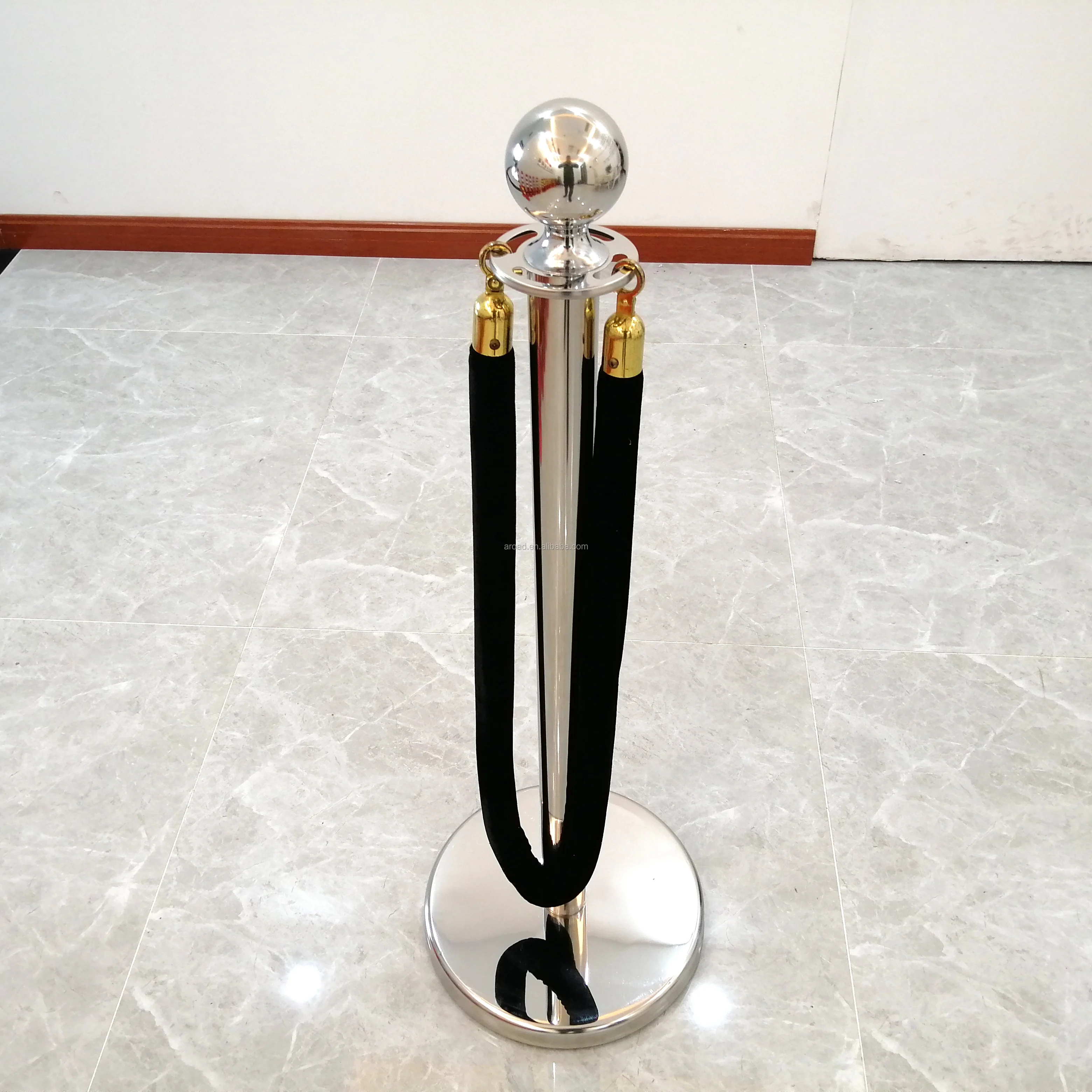 Retractable Queue Stand - Efficient Crowd Control Solutions