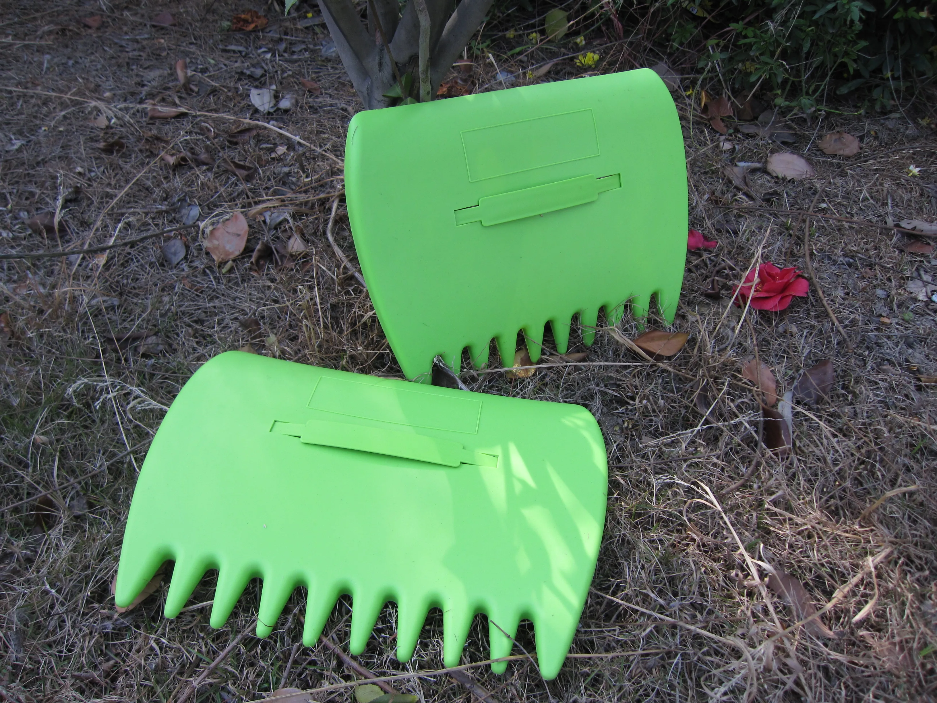 leaf rake scoop