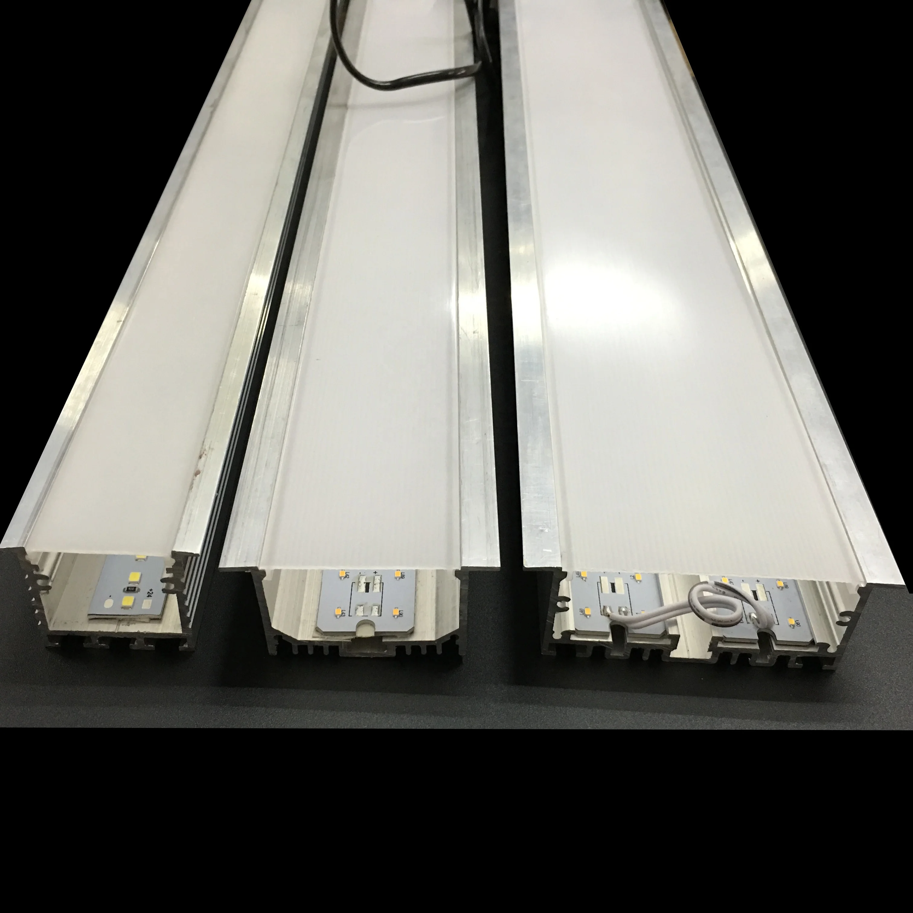 PC diffuser for aluminum led light profile